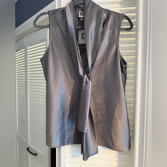 Anne Klein silky silver sleeveless blouse Small NWT - Picture 1 of 7